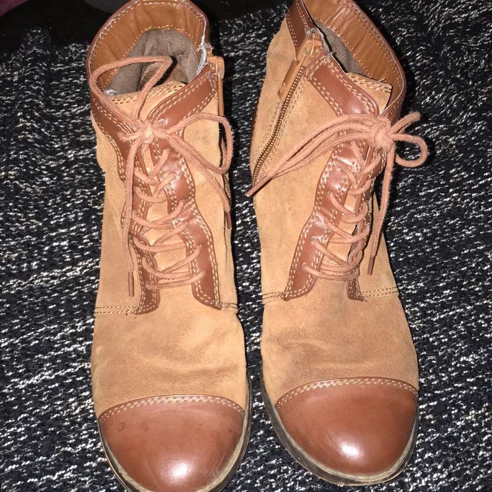 Brown Giani Bernini laceup booties